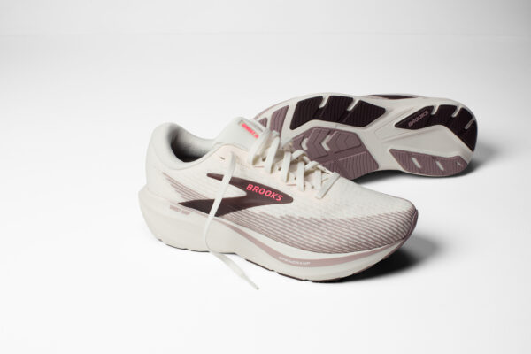 Brooks Ghost AMP – monipuolinen juoksukenkä päivittäiseen harjoitteluun ja vauhdikkaisiin lenkkeihin