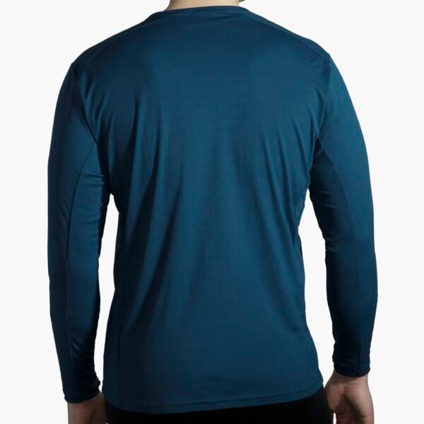 Brooks Atmosphere Long Sleeve takaa – kevyt pitkähihainen juoksupaita lämpimiin ja kosteisiin olosuhteisiin.