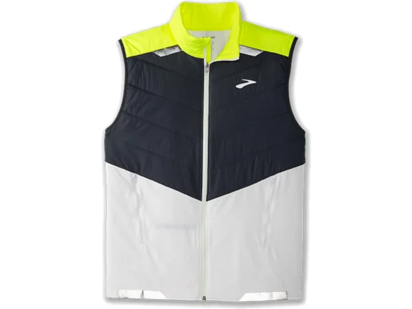 Brooks Run Visible Insulated Vest -juoksuliivi – lämmin ja heijastava liivi pimeällä juoksemiseen.