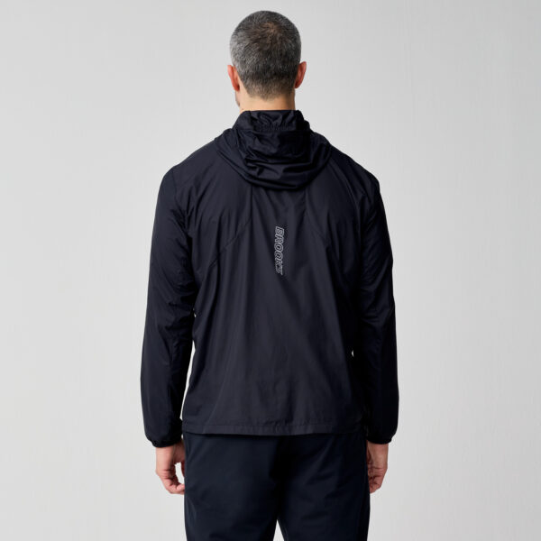 Brooks Canopy Packable Jacket takaa – kevyt juoksutakki ja uudistettu istuvuus.