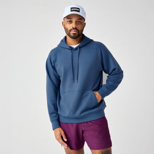 Brooks Movement Hoodie miesten huppari edestä – pehmeä ja lämmin huppari juoksun jälkeiseen palautumiseen ja vapaa-aikaan.
