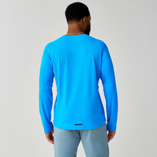 Brooks Dash Long Sleeve takaa – kevyt pitkähihainen juoksupaita aktiiviseen harjoitteluun.