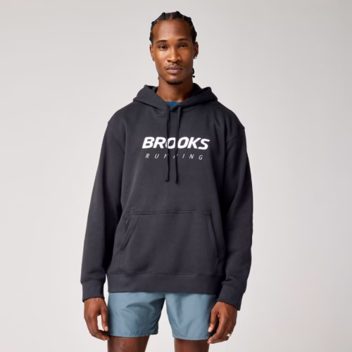 Brooks Reset Hoodie miesten fleecehuppari edestä – pehmeä ja lämmin huppari palautumiseen ja vapaa-aikaan.