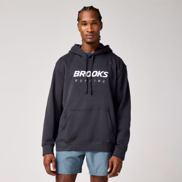 Brooks Reset Hoodie miesten fleecehuppari edestä – pehmeä ja lämmin huppari palautumiseen ja vapaa-aikaan.