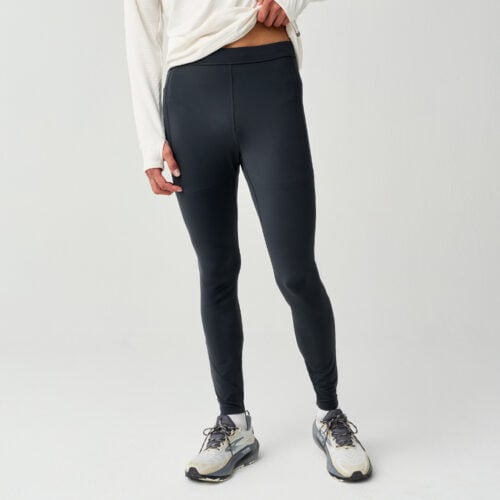 Brooks Momentum Thermal Tight miesten juoksutrikoot edestä – lämpimät trikoot talvijuoksuun.