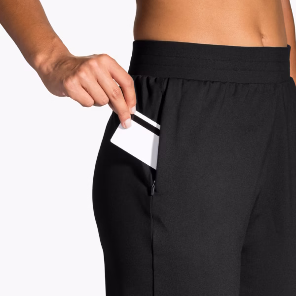 Brooks Women's Momentum Thermal Pants -juoksuhousujen käytännöllinen tasku tärkeiden tavaroiden säilyttämiseen.