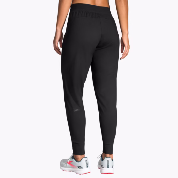 Brooks Women's Momentum Thermal Pants takaa – lämpimät ja mukavat juoksuhousut talven harjoitteluun.