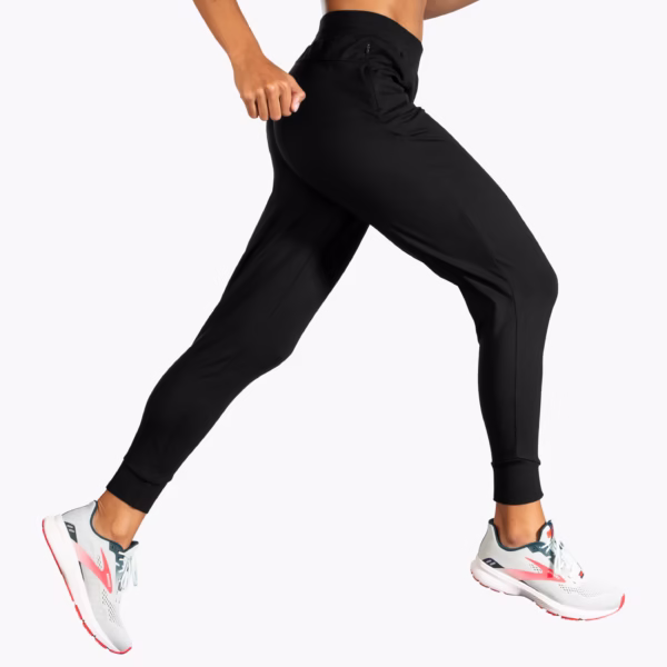 Brooks Women's Momentum Thermal Pants sivusta – puolivartalonmyötäinen istuvuus ja vapaa liikkuminen.