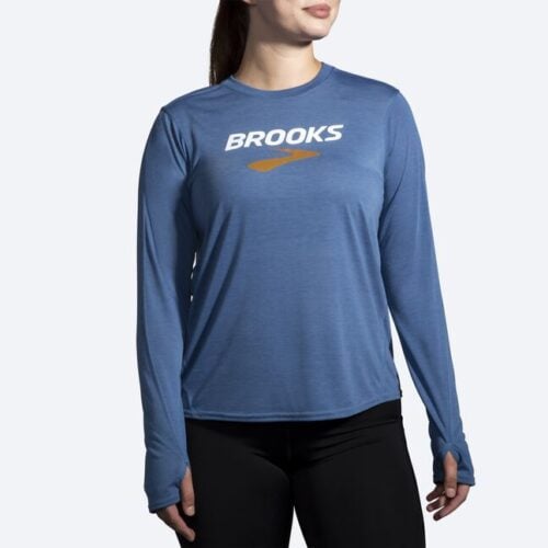Brooks Distance Graphic Long Sleeve -pitkähihainen juoksupaita edestä.
