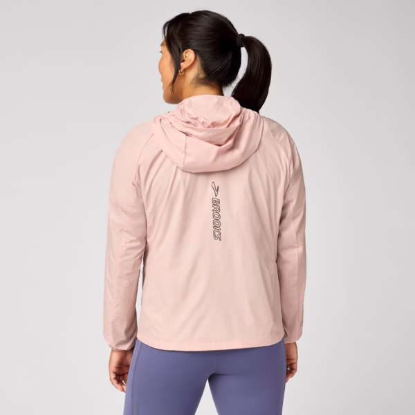 Brooks Canopy Packable Jacket takaa – kevyt ja hengittävä juoksutakki vaihteleviin sääolosuhteisiin.