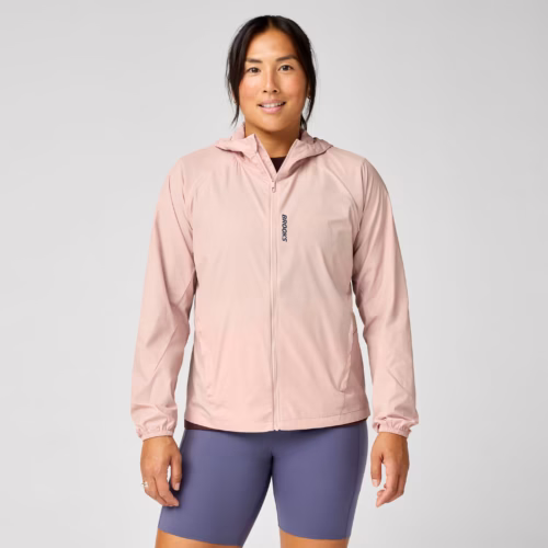 Brooks Canopy Packable Jacket juoksutakki edestä – kevyt, tuulen- ja vedenkestävä takki juoksuun.