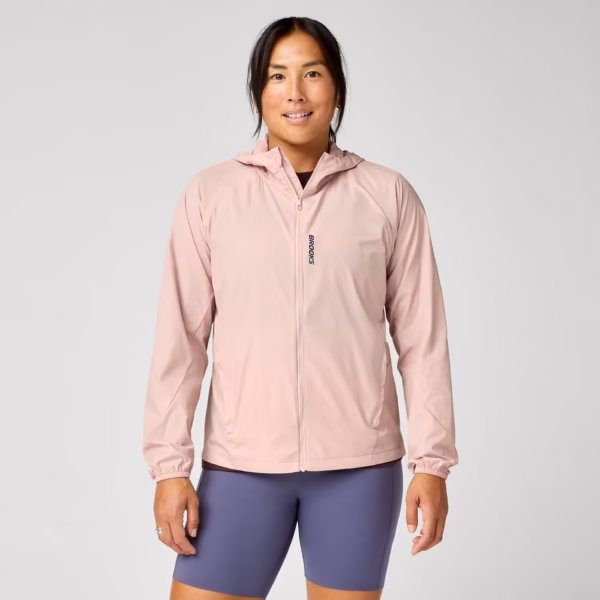 Brooks Canopy Packable Jacket juoksutakki edestä – kevyt, tuulen- ja vedenkestävä takki juoksuun.