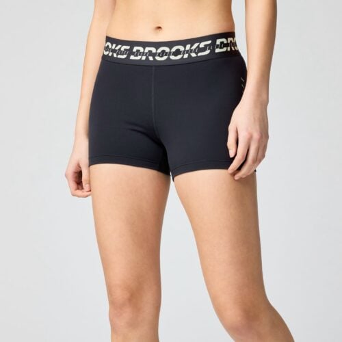 Brooks PR Elite Short naisten kompressiojuoksushortsit edestä – kevyet shortsit kilpailuihin ja vauhtiharjoituksiin.