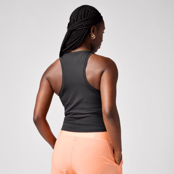 Brooks Dash Crop Tank takaa – joustava juoksutoppi takaa vapaan liikkumisen.