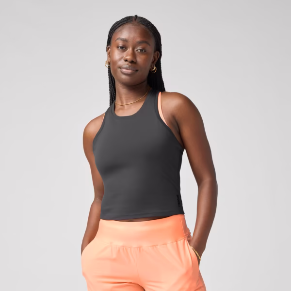 Brooks Dash Crop Tank naisten juoksutoppi edestä – vartalonmyötäinen crop-toppi lämpimän sään juoksuun.