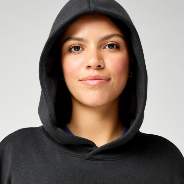 Brooks Reset Hoodie -hupparin erittäin pehmeä ja lämmin fleece-materiaali.