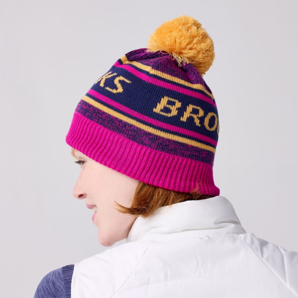 Brooks Heritage Pom Beanie takaa – klassinen lämmin pipo talven kylmiin päiviin.