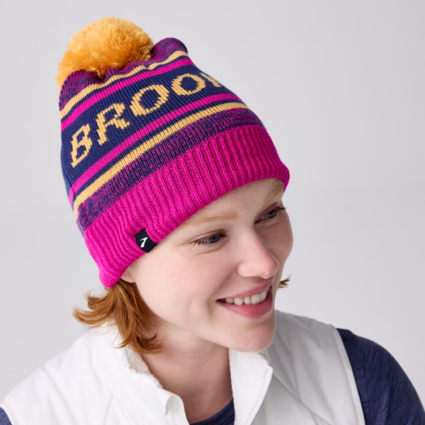 Brooks Heritage Pom Beanie -tupsupipo retrohenkisellä tyylillä.