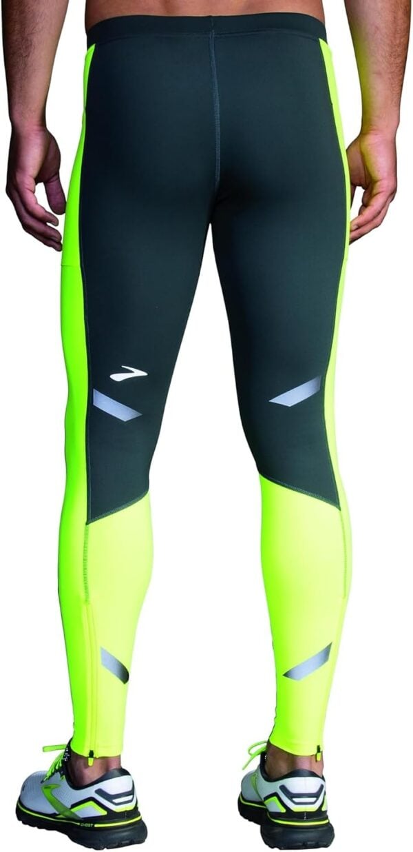 Brooks Men's Run Visible Thermal Tights takaa – heijastavat yksityiskohdat parantavat näkyvyyttä pimeässä.