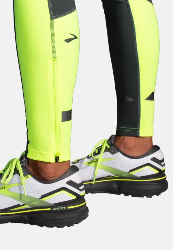 Brooks Women's Run Visible Thermal Tight sivusta – vartalonmyötäinen kompressiivinen istuvuus.