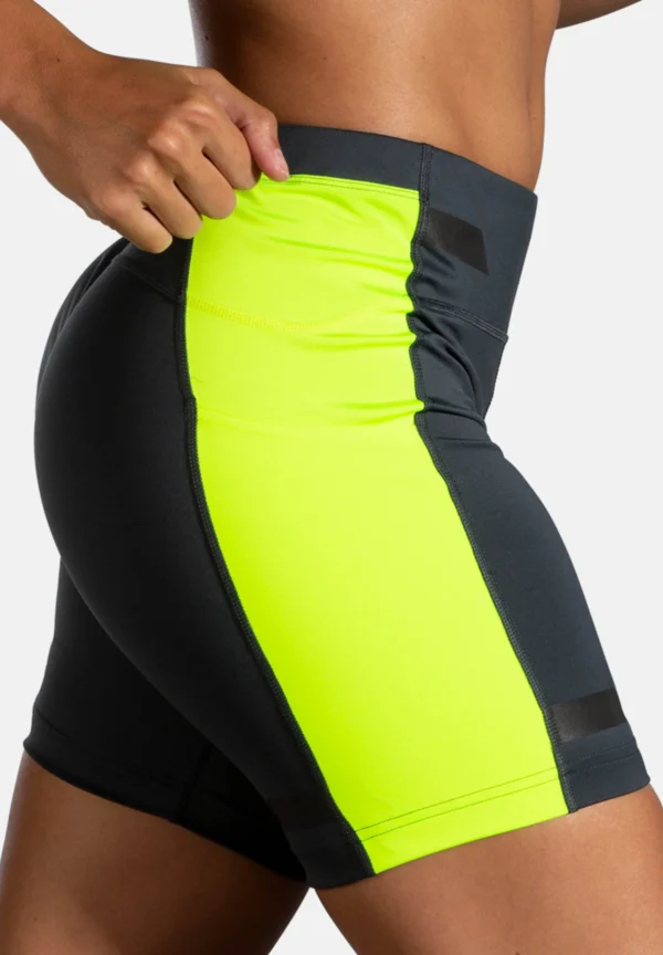 Brooks Women's Run Visible 6" Short Tight -juoksushortsien fluoresoivat ja heijastavat yksityiskohdat.