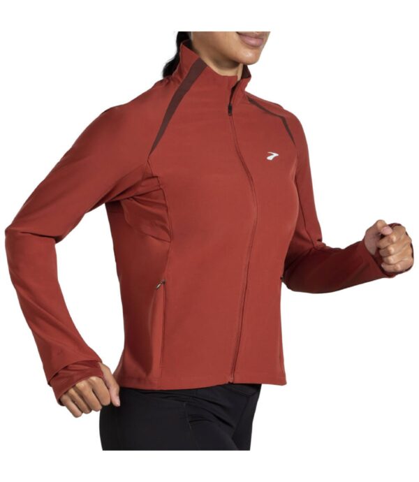 Brooks Fusion Women's Hybrid Jacket sivusta – kevyt hybriditakki tuulisiin ja sateisiin olosuhteisiin.