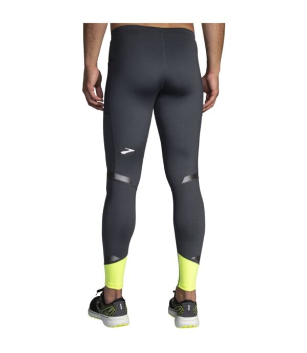 Brooks Run Visible Men's Tights takaa – heijastavat yksityiskohdat parantavat juoksijan näkyvyyttä pimeässä.