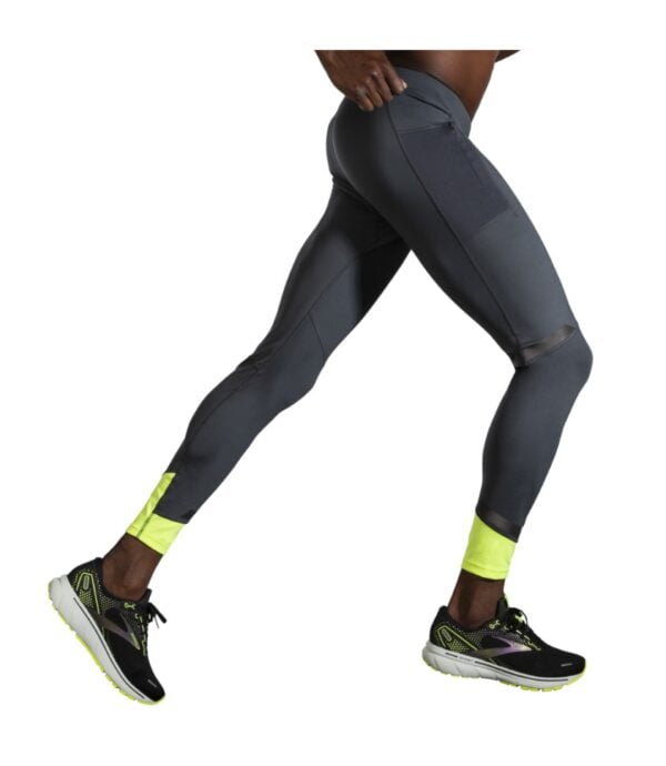 Brooks Run Visible Men's Tights sivusta – kompressiivinen istuvuus ja joustava materiaali juoksuun.